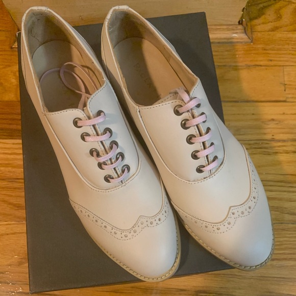 Paola Hernandez Cream Classic Oxford shoes